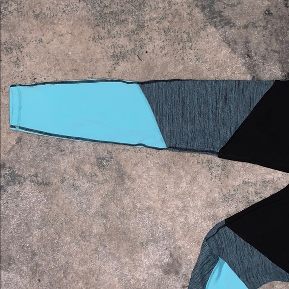 Old Navy Active Leggings - Picture 3 of 3